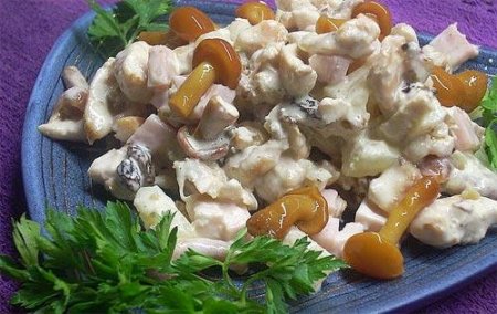 Салат с грибами и сыром